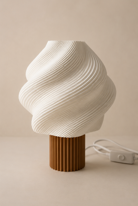 Candeeiro Aura Lamp com abajur em formato orgânico e base castanha